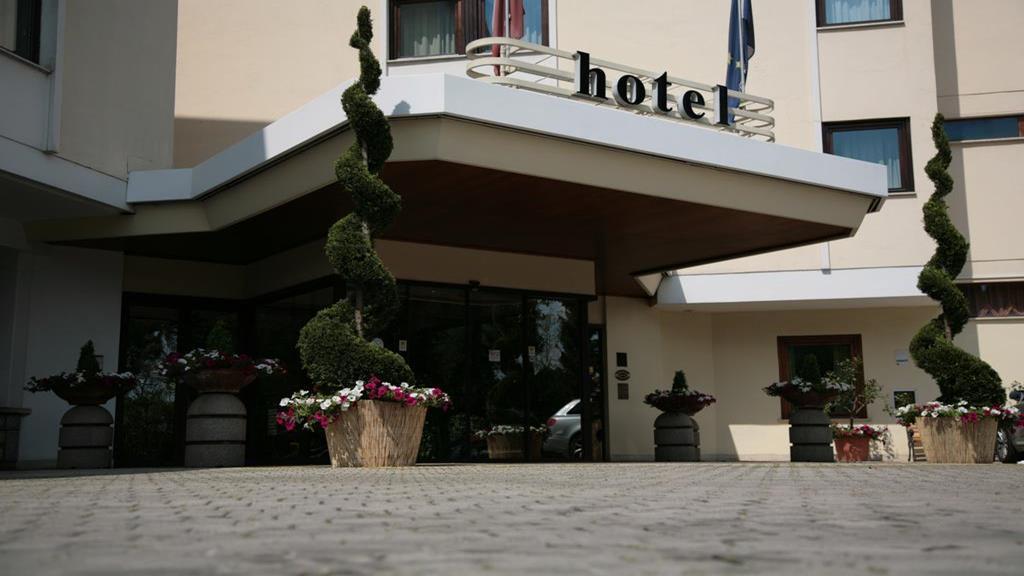 Hotel Bassetto فيرينتينو المظهر الخارجي الصورة